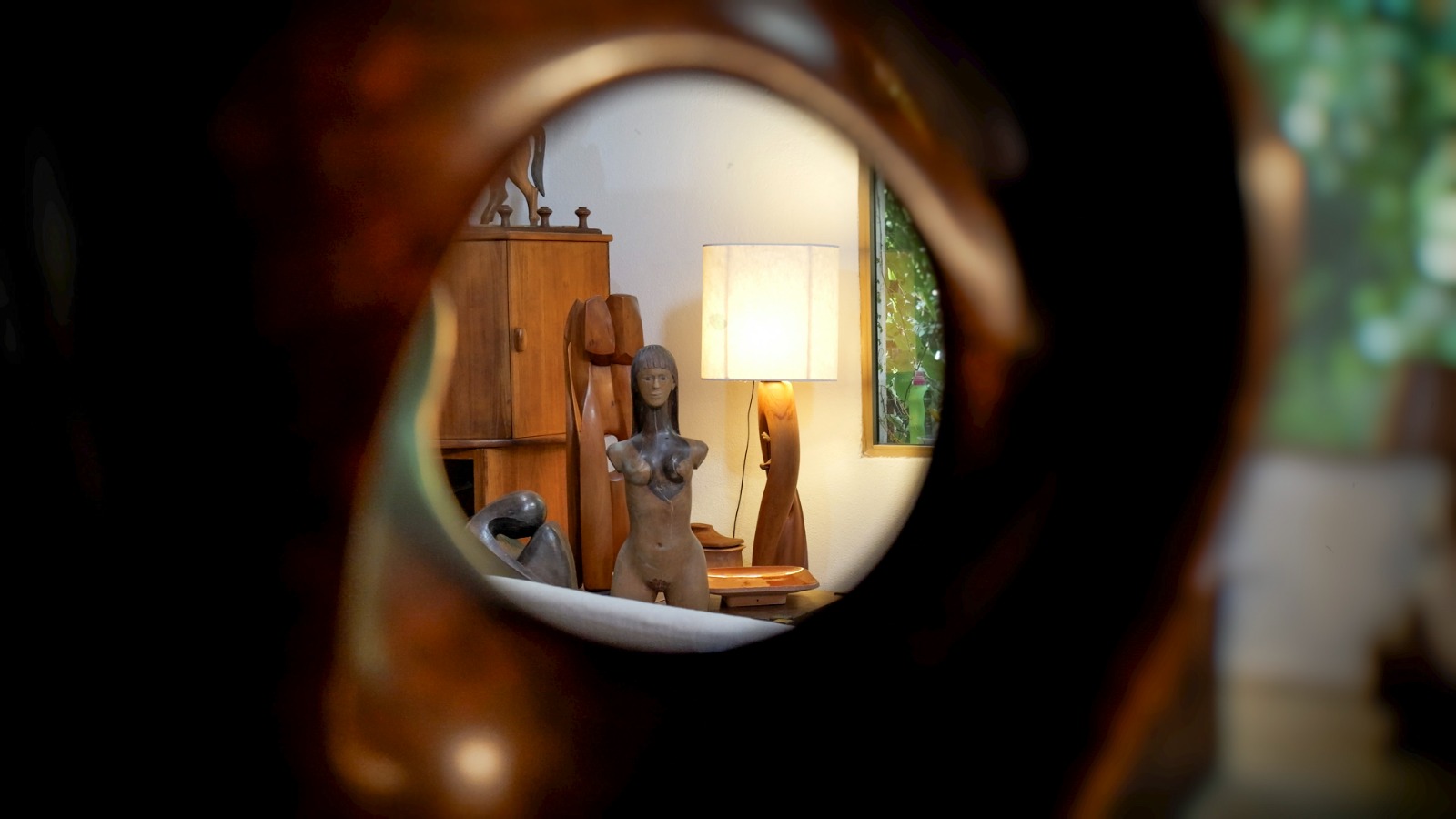 Gli interni dell'atelier di Casa Bataille a Cannigione